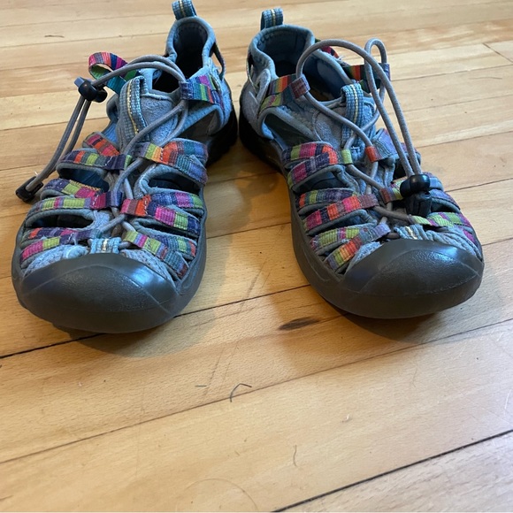 Keen sandals size 4. These are in very good condition. - Picture 3 of 7